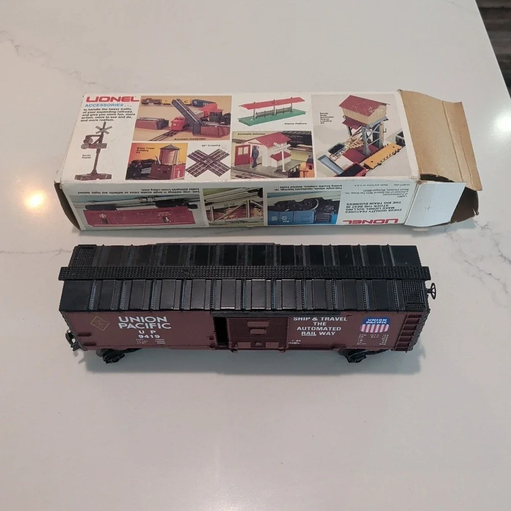 1980 USA Lionel Union Pacific Freight Carrier Box Car NOS 6-9419